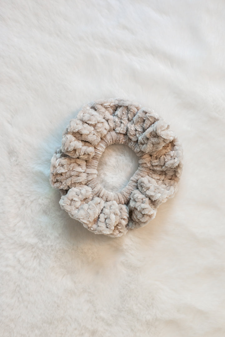 Jumbo Velvet Scrunchie
